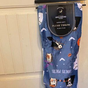 NWT - Spellbound Studio - 50 x 70 - "Hocus Pocus" Super Soft Plush Throw